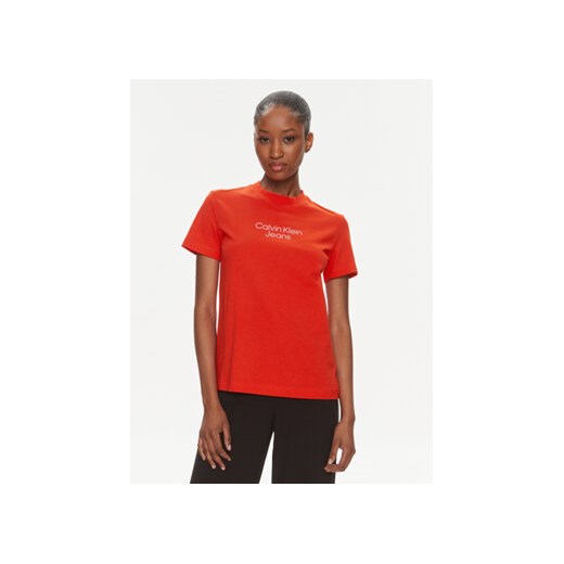 Calvin Klein Jeans T-Shirt Institutional J20J223222 Czerwony Regular Fit ze sklepu MODIVO w kategorii Bluzki damskie - zdjęcie 171504266
