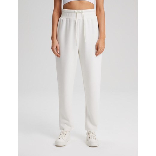 Spodnie dresowe OLEO Off White XS ze sklepu Diverse w kategorii Spodnie damskie - zdjęcie 171505215