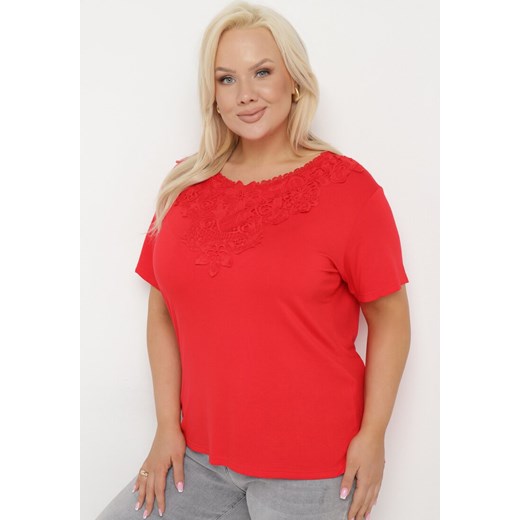Czerwony Klasyczny T-shirt z Koronką przy Dekolcie Fioma ze sklepu Born2be Odzież w kategorii Bluzki damskie - zdjęcie 171514259