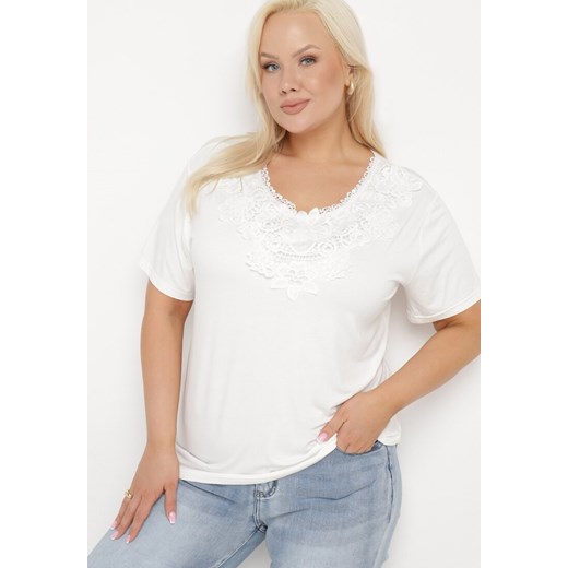 Biały Klasyczny T-shirt z Koronką przy Dekolcie Fioma ze sklepu Born2be Odzież w kategorii Bluzki damskie - zdjęcie 171514266