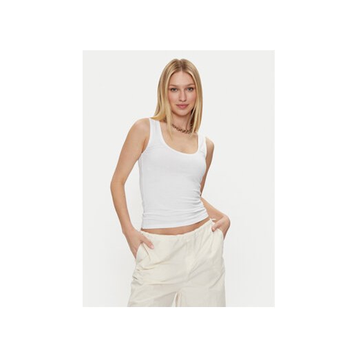 Gina Tricot Top Basic 22931 Biały Slim Fit ze sklepu MODIVO w kategorii Bluzki damskie - zdjęcie 171529355