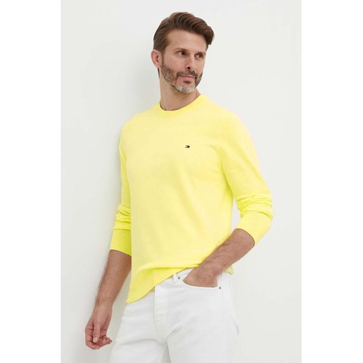 Tommy Hilfiger sweter męski kolor żółty lekki MW0MW21316 ze sklepu ANSWEAR.com w kategorii Swetry męskie - zdjęcie 171535257