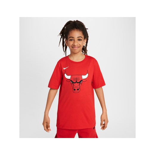 T-shirt z logo dla dużych dzieci (chłopców) Nike NBA Chicago Bulls Essential - Czerwony ze sklepu Nike poland w kategorii T-shirty chłopięce - zdjęcie 171537059