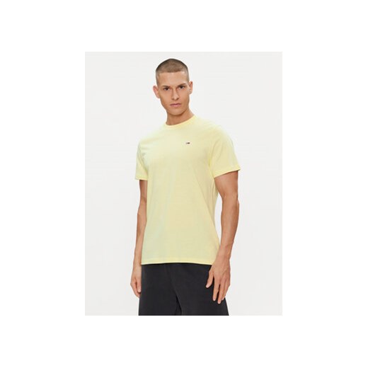 Tommy Jeans T-Shirt Classic DM0DM09598 Żółty Regular Fit ze sklepu MODIVO w kategorii T-shirty męskie - zdjęcie 171540829
