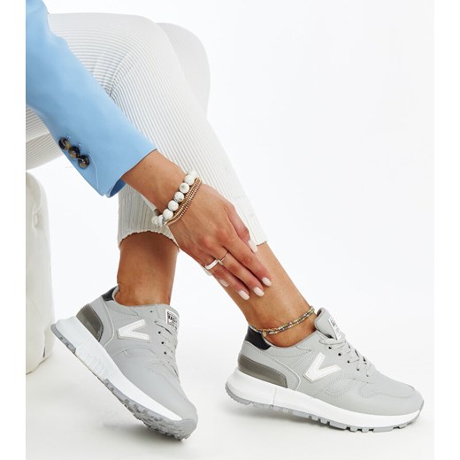 Szare sneakersy na grubszej podeszwie Cettina ze sklepu gemre w kategorii Buty sportowe damskie - zdjęcie 171541399