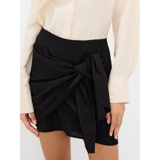 Reserved - Spódnica mini z wiązaniem - czarny ze sklepu Reserved w kategorii Spódnice - zdjęcie 171543909