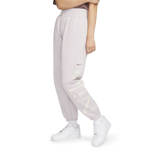 Spodnie Nike Polar Sportswear Phoenix FN2552-019 - fioletowe ze sklepu streetstyle24.pl w kategorii Spodnie damskie - zdjęcie 171549969