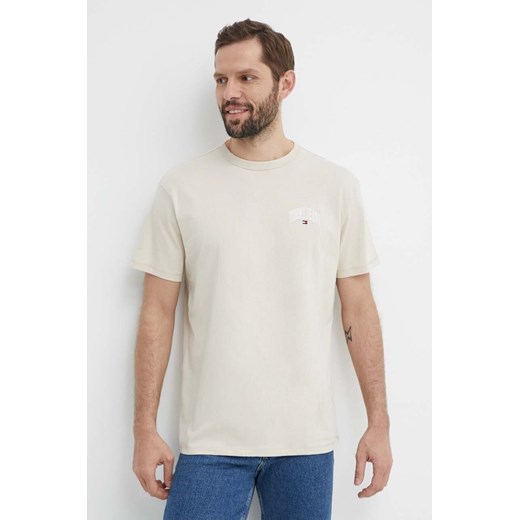 Tommy Jeans t-shirt bawełniany męski kolor beżowy z aplikacją DM0DM18665 ze sklepu ANSWEAR.com w kategorii T-shirty męskie - zdjęcie 171553066