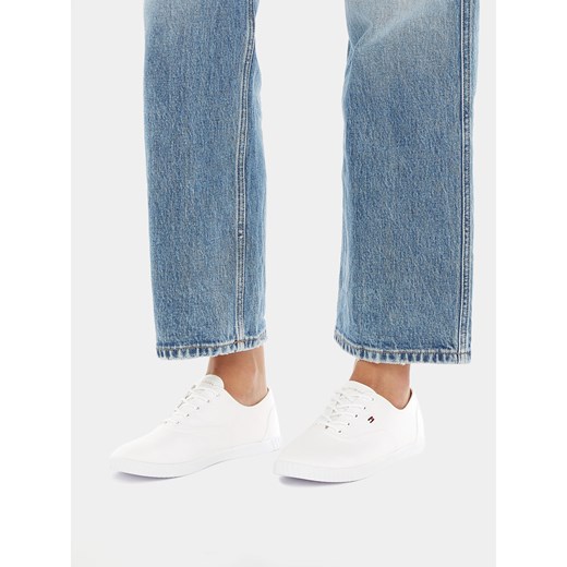Tenisówki Tommy Hilfiger Canvas Lace Up Sneaker FW0FW07805 White YBS Tommy Hilfiger 39 promocyjna cena eobuwie.pl