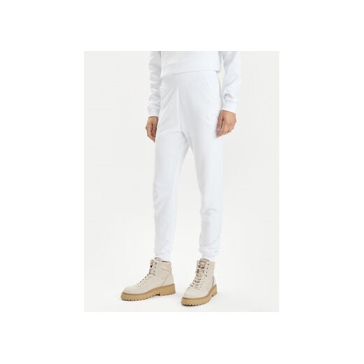 Armani Exchange Spodnie dresowe 3DYP82 YJFDZ 1000 Biały Regular Fit ze sklepu MODIVO w kategorii Spodnie damskie - zdjęcie 171593717