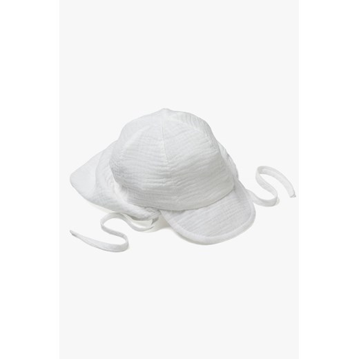 Biała tkaninowa czapka z daszkiem dla niemowlaka - 5.10.15. ze sklepu 5.10.15 w kategorii Czapki dziecięce - zdjęcie 171598125
