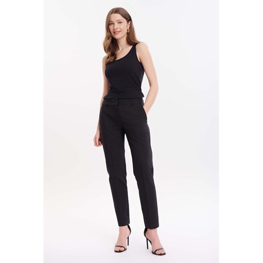Czarne eleganckie spodnie damskie typu cygaretki ze sklepu 5.10.15 w kategorii Spodnie damskie - zdjęcie 171710159