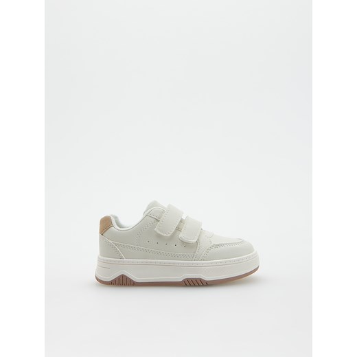 Reserved - Sneakersy na rzepy - złamana biel ze sklepu Reserved w kategorii Trampki dziecięce - zdjęcie 171938746