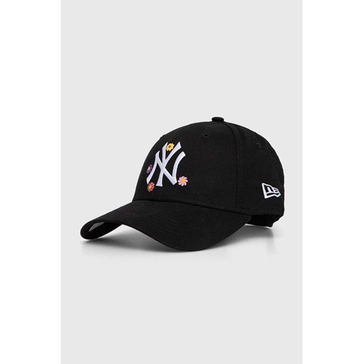 New Era czapka z daszkiem bawełniana kolor czarny z aplikacją NEW YORK YANKEES ze sklepu PRM w kategorii Czapki z daszkiem damskie - zdjęcie 171962307