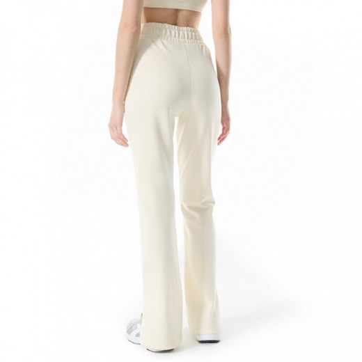 Damskie spodnie dresowe Fila Laiben - beżowe ze sklepu Sportstylestory.com w kategorii Spodnie damskie - zdjęcie 171982695