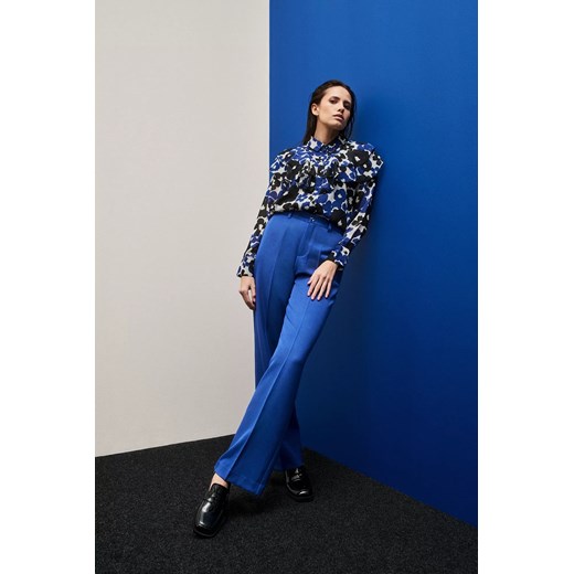 Spodnie w kant z szerokimi nogawkami niebieskie ze sklepu Moodo.pl w kategorii Spodnie damskie - zdjęcie 171999019