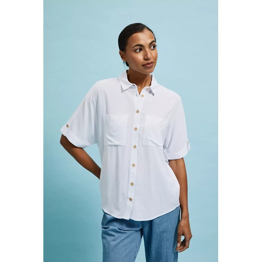 Koszula z kieszeniami i krótkimi rękawami biała ze sklepu Moodo.pl w kategorii Koszule damskie - zdjęcie 172000367