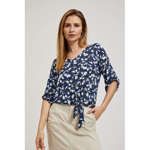 Koszula w kwiaty z wiązaniem niebieska ze sklepu Moodo.pl w kategorii Bluzki damskie - zdjęcie 172000457