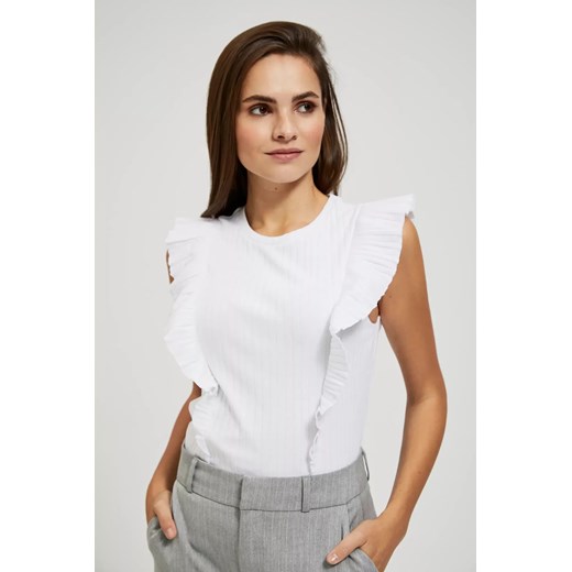 Prążkowana bluzka z falbaną biała ze sklepu Moodo.pl w kategorii Bluzki damskie - zdjęcie 172000849