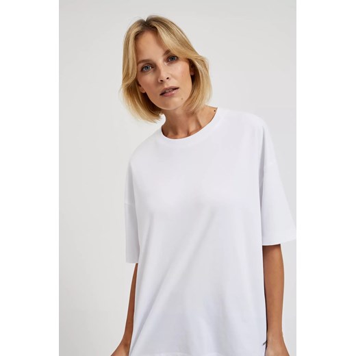 Bluzka oversize z okrągłym dekoltem biała ze sklepu Moodo.pl w kategorii Bluzki damskie - zdjęcie 172001187