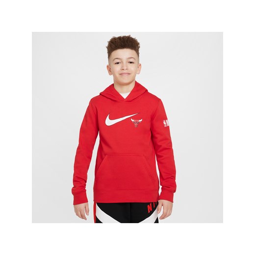 Bluza z kapturem dla dużych dzieci (chłopców) Nike NBA Chicago Bulls Club Fleece Essential - Czerwony ze sklepu Nike poland w kategorii Bluzy chłopięce - zdjęcie 172023789