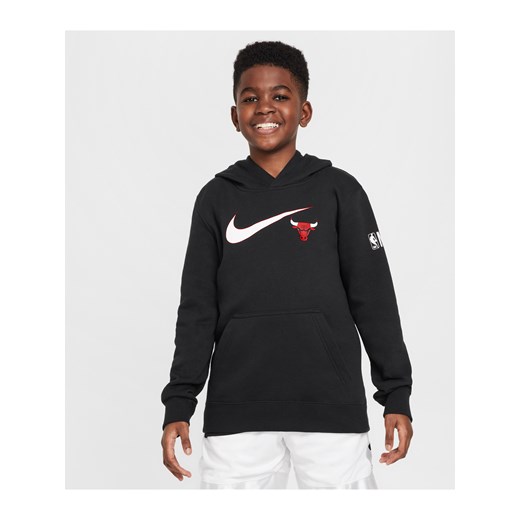 Bluza z kapturem dla dużych dzieci (chłopców) Nike NBA Chicago Bulls Club Fleece Essential - Czerń ze sklepu Nike poland w kategorii Bluzy chłopięce - zdjęcie 172023797
