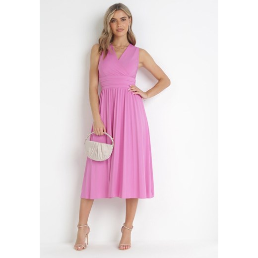 Różowa Sukienka Midi Bez Rękawów z Plisowanym Dołem Dreana ze sklepu Born2be Odzież w kategorii Sukienki - zdjęcie 172032025