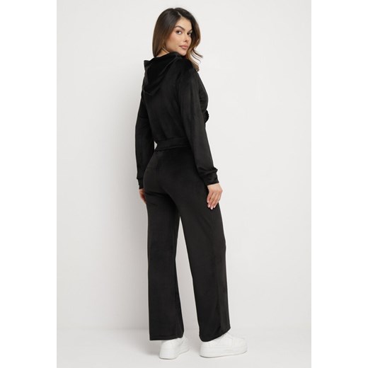 Czarny Welurowy Komplet Dresowy z Krótką Bluzą i Szerokimi Spodniami Arilei ze sklepu Born2be Odzież w kategorii Dresy damskie - zdjęcie 172032928