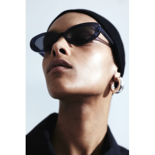 H & M - Owalne okulary przeciwsłoneczne - Niebieski ze sklepu H&M w kategorii Okulary przeciwsłoneczne damskie - zdjęcie 172057019