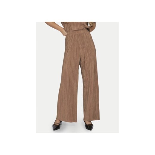 Vila Spodnie materiałowe Plisa 14089681 Brązowy Regular Fit ze sklepu MODIVO w kategorii Spodnie damskie - zdjęcie 172060768