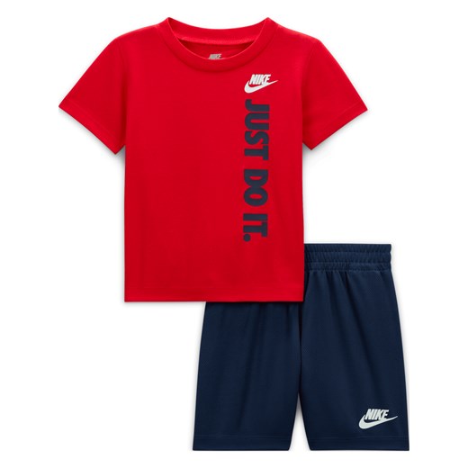 Zestaw ze spodenkami z dzianiny dresowej dla niemowląt Nike Sportswear (12–24 M) - Niebieski ze sklepu Nike poland w kategorii Komplety chłopięce - zdjęcie 172069656