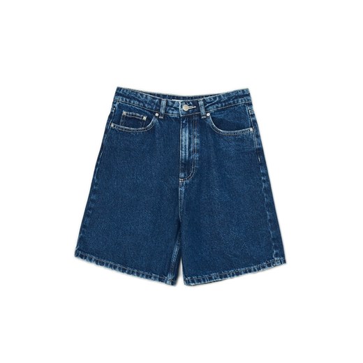 Cropp - Ciemnoniebieskie jeansowe bermudy - niebieski Cropp 36 Cropp