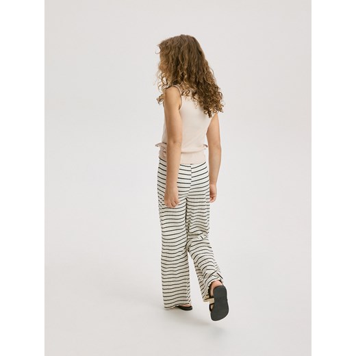 Reserved - Spodnie w paski - złamana biel ze sklepu Reserved w kategorii Spodnie dziewczęce - zdjęcie 172086086