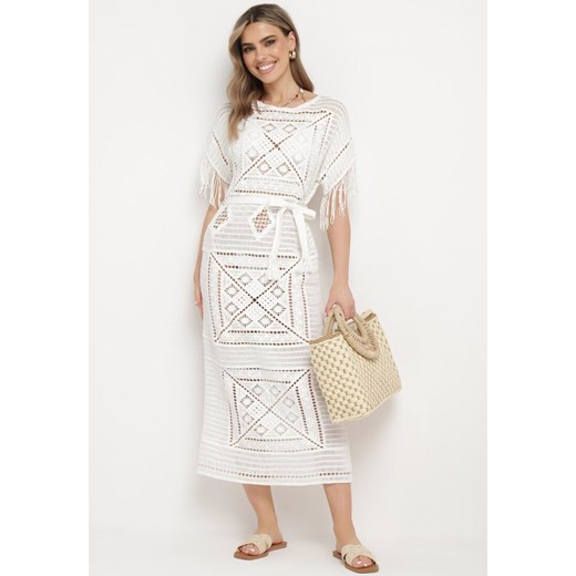 Biała Pudełkowa Sukienka Maxi z Szydełkowej Tkaniny z Frędzelkami Sasori ze sklepu Born2be Odzież w kategorii Sukienki - zdjęcie 172090817
