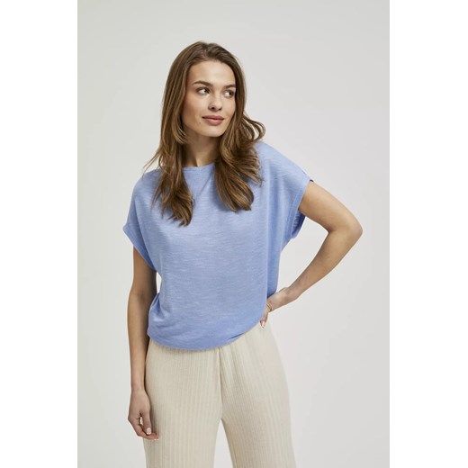 Gładka bluzka z okrągłym dekoltem błękitna ze sklepu Moodo.pl w kategorii Bluzki damskie - zdjęcie 172094995