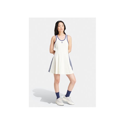 adidas Sukienka codzienna IR7468 Biały Slim Fit ze sklepu MODIVO w kategorii Sukienki - zdjęcie 172104849
