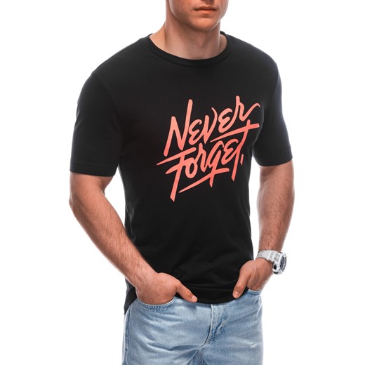 T-shirt męski z nadrukiem 1935S - czarny ze sklepu Edoti w kategorii T-shirty męskie - zdjęcie 172163375