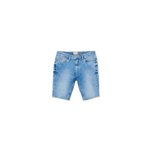 Cropp - Jeansowe szorty regular z efektem sprania - niebieski ze sklepu Cropp w kategorii Spodenki męskie - zdjęcie 172166889