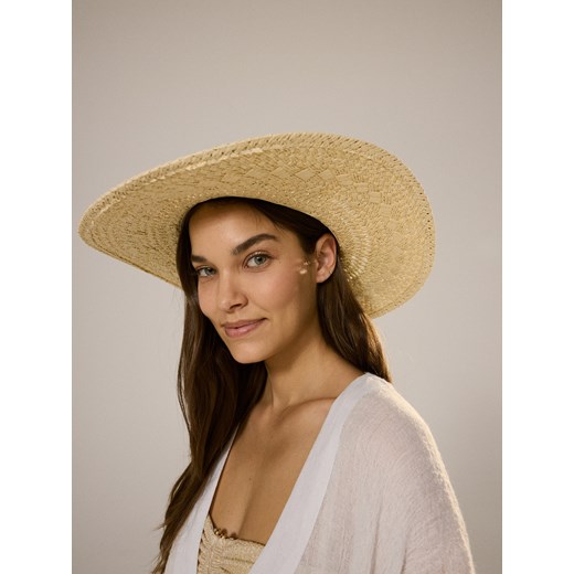 Reserved - Pleciony kapelusz z papierowej słomki - beżowy ze sklepu Reserved w kategorii Kapelusze damskie - zdjęcie 172176245