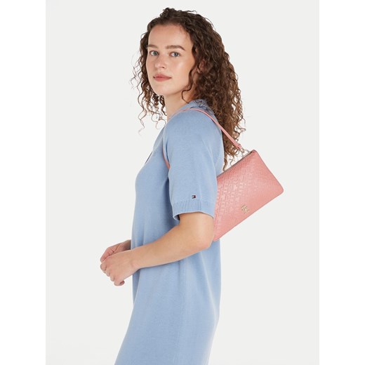 Torebka Tommy Hilfiger Th Refined Shoulder Bag Mono AW0AW15975 Teaberry Blossom Tommy Hilfiger one size wyprzedaż eobuwie.pl