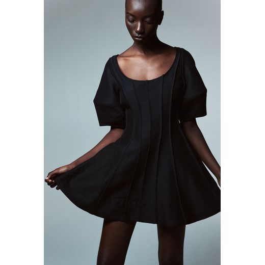 H & M - Rozszerzana sukienka z baloniastym rękawem - Czarny H & M L H&M