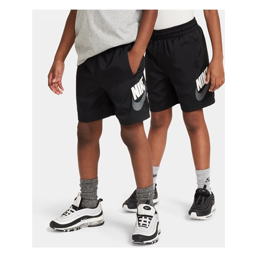 Spodenki z tkaniny dla dużych dzieci Nike Sportswear - Czerń ze sklepu Nike poland w kategorii Spodenki chłopięce - zdjęcie 172184619