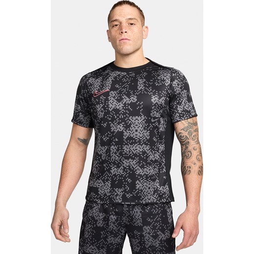 Męska koszulka piłkarska z krótkim rękawem i grafiką Dri-FIT Nike Academy Pro - Szary ze sklepu Nike poland w kategorii T-shirty męskie - zdjęcie 172184669