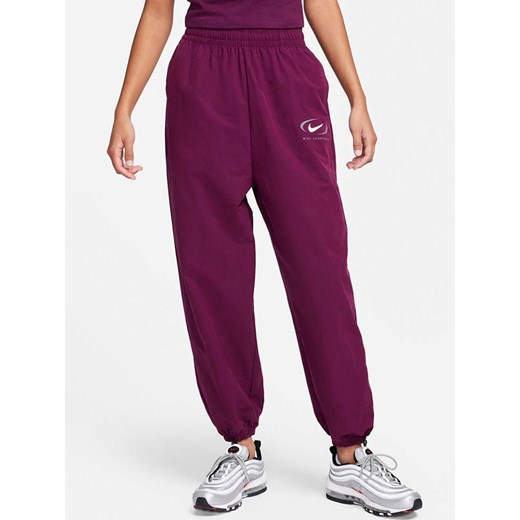 Nike Spodnie dresowe w kolorze fioletowym ze sklepu Limango Polska w kategorii Spodnie damskie - zdjęcie 172185819