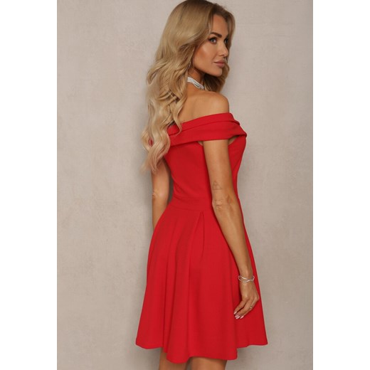 Czerwona Rozkloszowana Sukienka z Dekoltem w Łódkę Cerania Renee S promocyjna cena Renee odzież