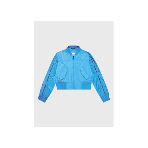 Calvin Klein Jeans Kurtka bomber Logo Tape IG0IG01925 Niebieski Regular Fit ze sklepu MODIVO w kategorii Kurtki chłopięce - zdjęcie 172248556
