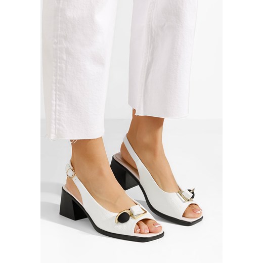 Białe sandały na słupku Payge ze sklepu Zapatos w kategorii Sandały damskie - zdjęcie 172249459