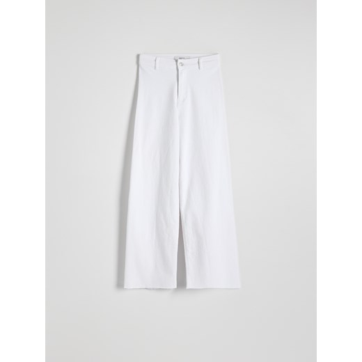 Reserved - Jeansy marina straight - biały Reserved 42 Reserved