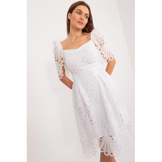 Midi sukienka w ażurowy wzór biała ze sklepu 5.10.15 w kategorii Sukienki - zdjęcie 172272819