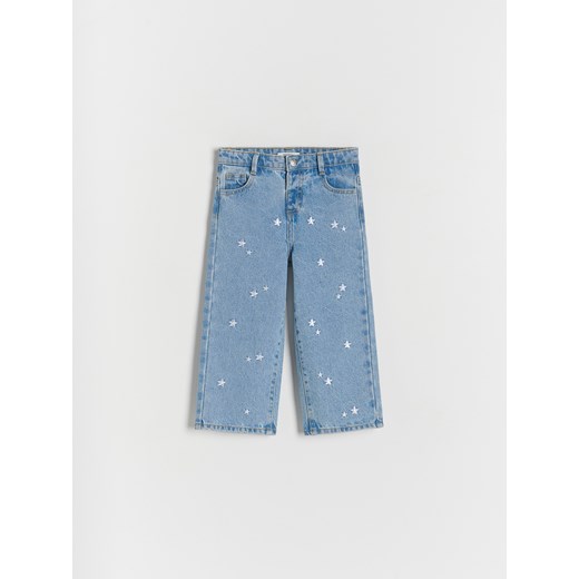 Reserved - Jeansy straight z haftem - niebieski ze sklepu Reserved w kategorii Spodnie i półśpiochy - zdjęcie 172274626